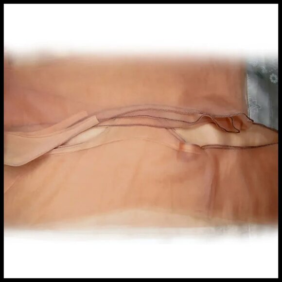 Vintage Seamed Nylon Stockings Two Pair 2940s R H T & Cuban Heel - Picture 5 of 14